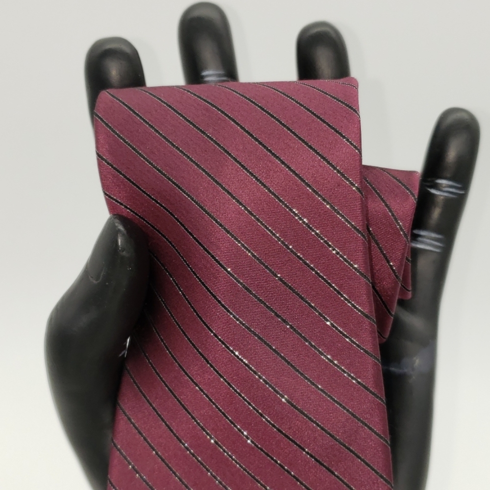 CALVIN KLEIN MAN TIE.